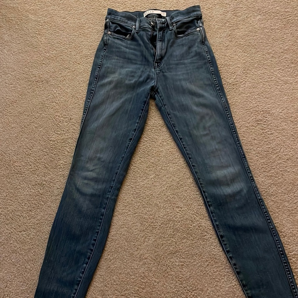 These jeans are in great condition and my favorite but they dont fit me anymore!